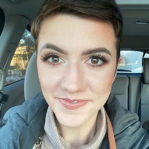 Meet your Posher, Caroline
